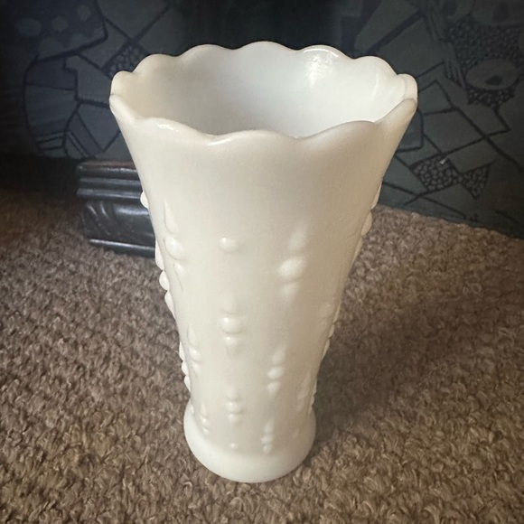 Happy Mother’s Day! Milk Glass Vases.. set of 3 - Picture 4 of 6